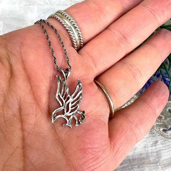 Vintage Diamond Cut Sterling Eagle Pendant Necklace Unisex - Picture 6 of 6